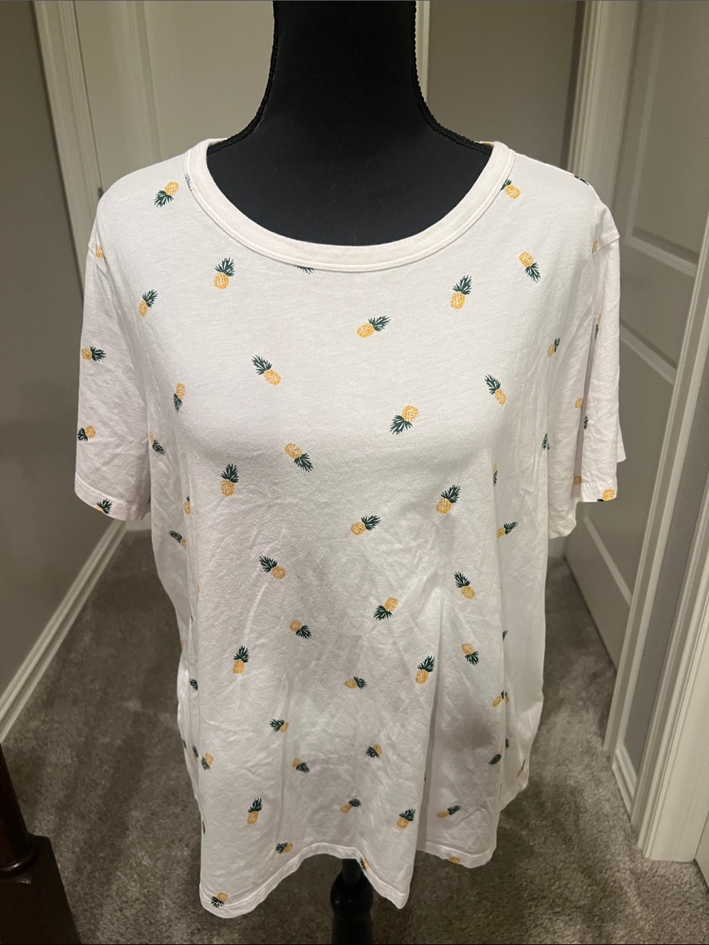 Old Navy White Short Sleeve Tee with Tiny Yellow Pineapple Print
